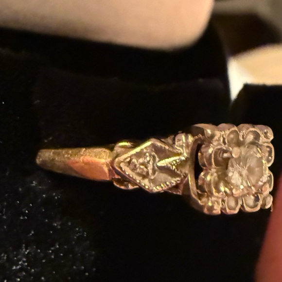 Petite Vintage 14k White Gold Illusion Set Diamond Ring - Picture 3 of 4